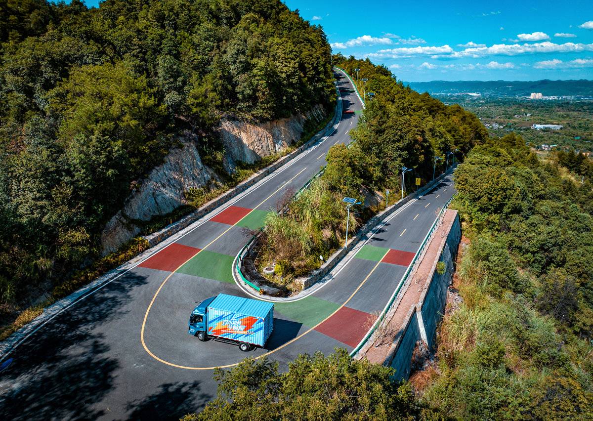 挑战重庆崎险！ 宇通新能源跑出新成绩